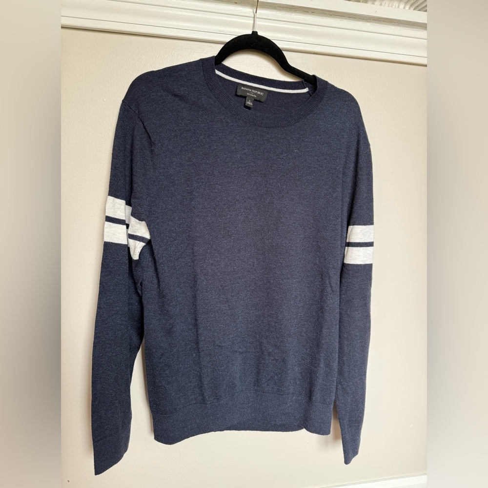 Banana Republic men’s navy crewneck sweater white stripes L